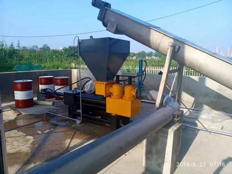 粘稠物料泵現(xiàn)場