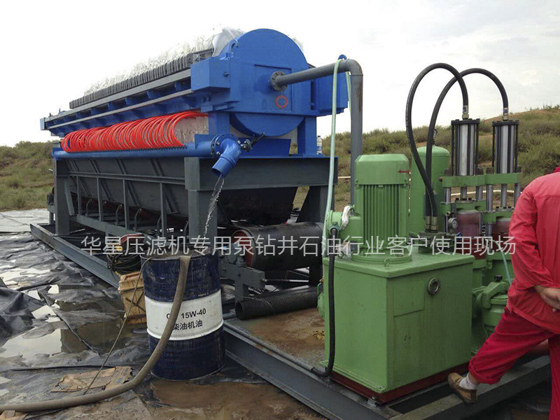 柱塞泥漿泵石油行業(yè)客戶現(xiàn)場